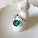 ガラスの雫ラインストーンリング(emerald)