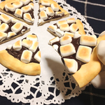 チョコマシュマロピザのブローチ