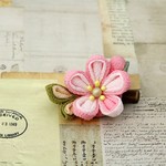 初節句にも♪限定色【桃の花のヘアクリップ】  つまみ細工