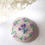 スミレのほっこり刺繍ブローチ  ヘアゴム