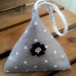 かわいい＊三角サシェ～ラベンダーの香り～2個セット＊大サイズ＊