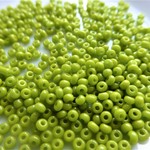 チェコガラスシードビーズ　抹茶2ｍｍ