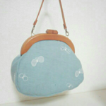 ✿まゆ様専用✿　木製がま口のchouchoバッグ