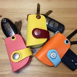 スマートキーと家の鍵が入る革のキーケースⅢ（ボタン・色を選べます）  　　　　　　　 　　KH-039