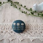 北欧風お花みっつ刺繍ブローチ（３ｃｍ）