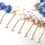 小さなお花と揺れるチェーンピアス