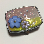 お花畑のキラキラピルケース（アクセサリーケース）