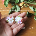 ブーケの耳飾り★チェコガラスとドイツ製アクリルのピアス