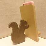 リスが支える携帯・スマホスタンド　ナチュラル