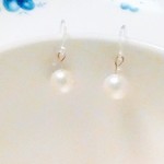 パール　ゆらゆら　樹脂ピアス