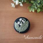 「再販」北欧風すずらんの刺繍ブローチ（濃紺）