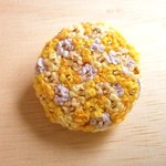 小花ししゅうのブローチ　ラウンド型（黄色）
