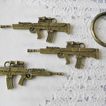 チャーム 　ライフル　銃　●4個　真鍮古美a17　アンティークメタルチャーム