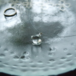 光のネックレス