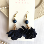 シンプルフラワータッセルピアス(ネイビー)♡送料込み