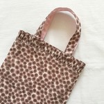 リバティ　フリルのミニバッグ　　あずきミルク