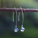 青いピアス