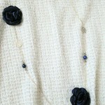 天然石 ラピスラズリと蒼いお花のロングネックレス