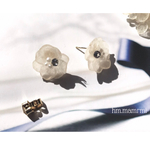 送料無料♢紫陽花ビジュースワロフスキーwhite