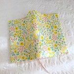 ◆ラスト1枚になりました◆≪再販≫ぷっくり小花のお花畑☆ブックカバー(文庫本size)