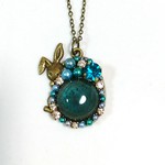❗3/10まで1500円❗ うさぎ アンティークネックレス ダークブルー たまご 金古美 レジン パール ビジュー 送料無料 