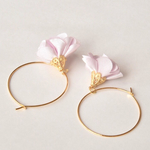 フラワータッセルのフープピアス  ピンク