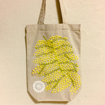  華やかミモザの羊毛刺繍トート（マチ付き）☆☆