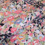 🐇黒色 本加賀友禅 小紋 孔雀の羽に四季花模様 正絹 丹後ちりめん No.9【50cm×36cm】仕付け糸付き着物の解き 和布 生地 はぎれ リメイク素材 silk100%