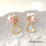 ハートがゆれるピンクパールとビジューのピアス