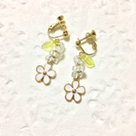 開花宣言（ホワイト）【イヤリング or ピアス】