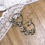 Luna.クローバーリングのシンプルなピアス