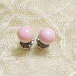 クイーンコンクシェルのスタッドピアス（6mm・チタンポスト）