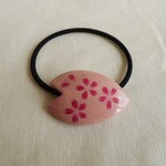 桜の花びら形のヘアゴム　