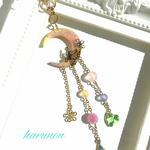 春の心躍る花宵のバックチャーム