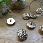 再入荷！バラ模様 豪華ボタン