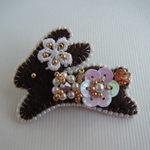ビーズ刺繍うさぎさん(横)ブローチ