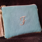 W様オーダー　大きなタッセルのイニシャル刺繍ポーチ