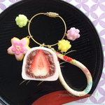 【＃001】春めく✿いちご大福と桜アイシングクッキーのバッグチャーム（白）