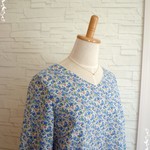 コットン１００％　花柄　シンプルワンピース　ブルー