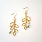 小枝とペリドットのピアス