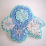 ブーケ／フェルトと刺繍とビーズのブローチ