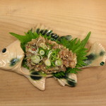 姿作り皿・小 陶芸作品 皿（サイズ約185x115mm）