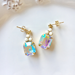 チェコのヴィンテージグラスカボションとスワロフスキーのピアス-crystalAB & ivory