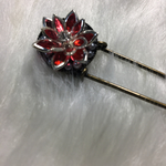 真紅の蓮のストールピン 