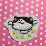 黄色い花とねこのワッペン