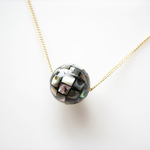 [andy]Avallon Black Shell Ball Necklase