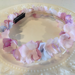 薄色ピンクの優しい色合いの花冠