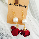 揺れるred Flowerピアス