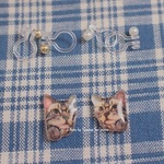 猫メガネ男子　頬杖　ノンホールピアス（樹脂イヤリング）