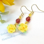 お花のピアス カーネリアン パワーストーン 天然石 薔薇